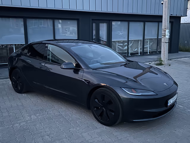 Tesla Model 3 - зображення 1