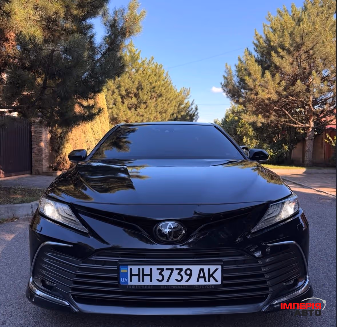 Toyota Camry - фото 1