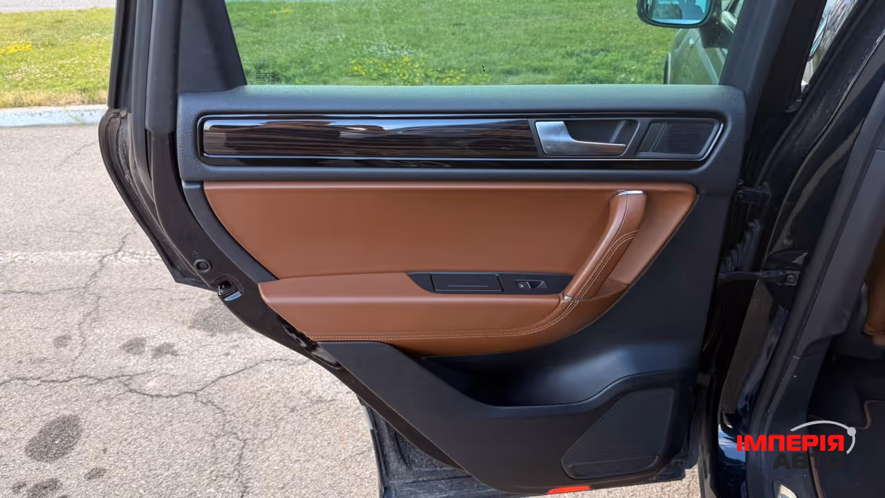 Volkswagen Touareg - фото 18
