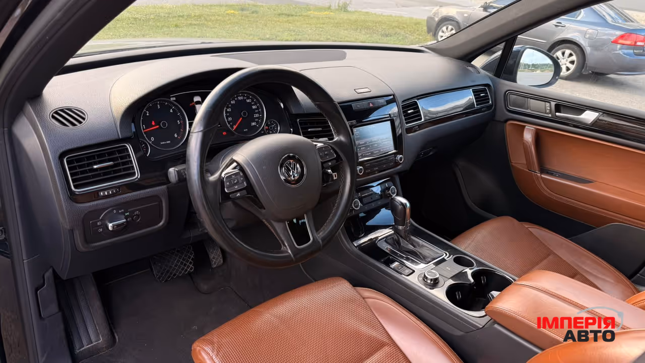 Volkswagen Touareg - фото 11