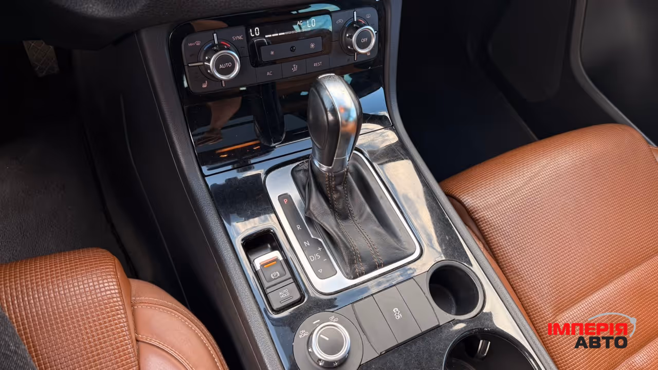 Volkswagen Touareg - фото 16