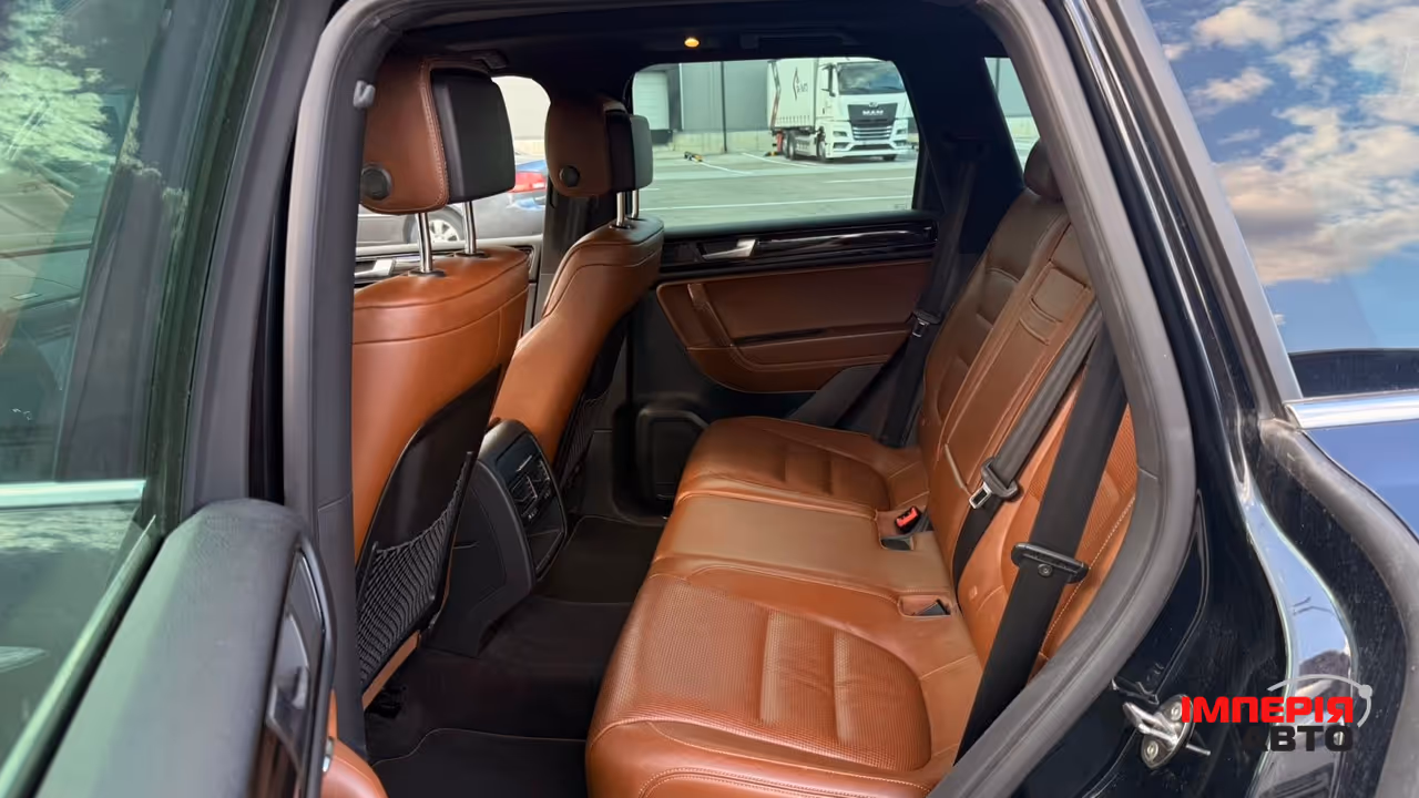 Volkswagen Touareg - фото 17