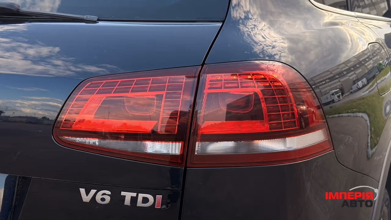 Volkswagen Touareg - фото 9