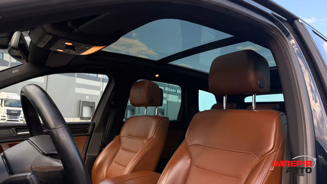 Volkswagen Touareg - фото 12