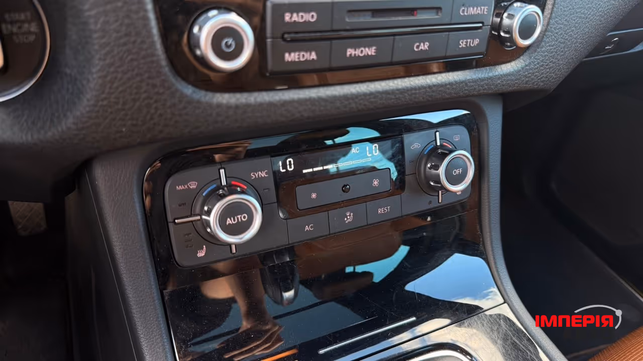 Volkswagen Touareg - фото 15