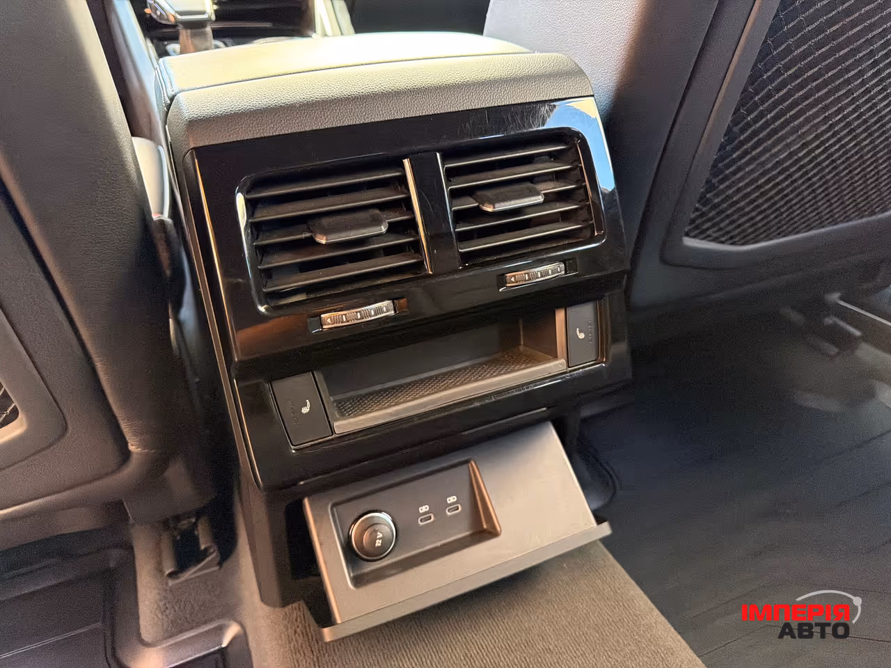 Volkswagen Touareg - фото 40
