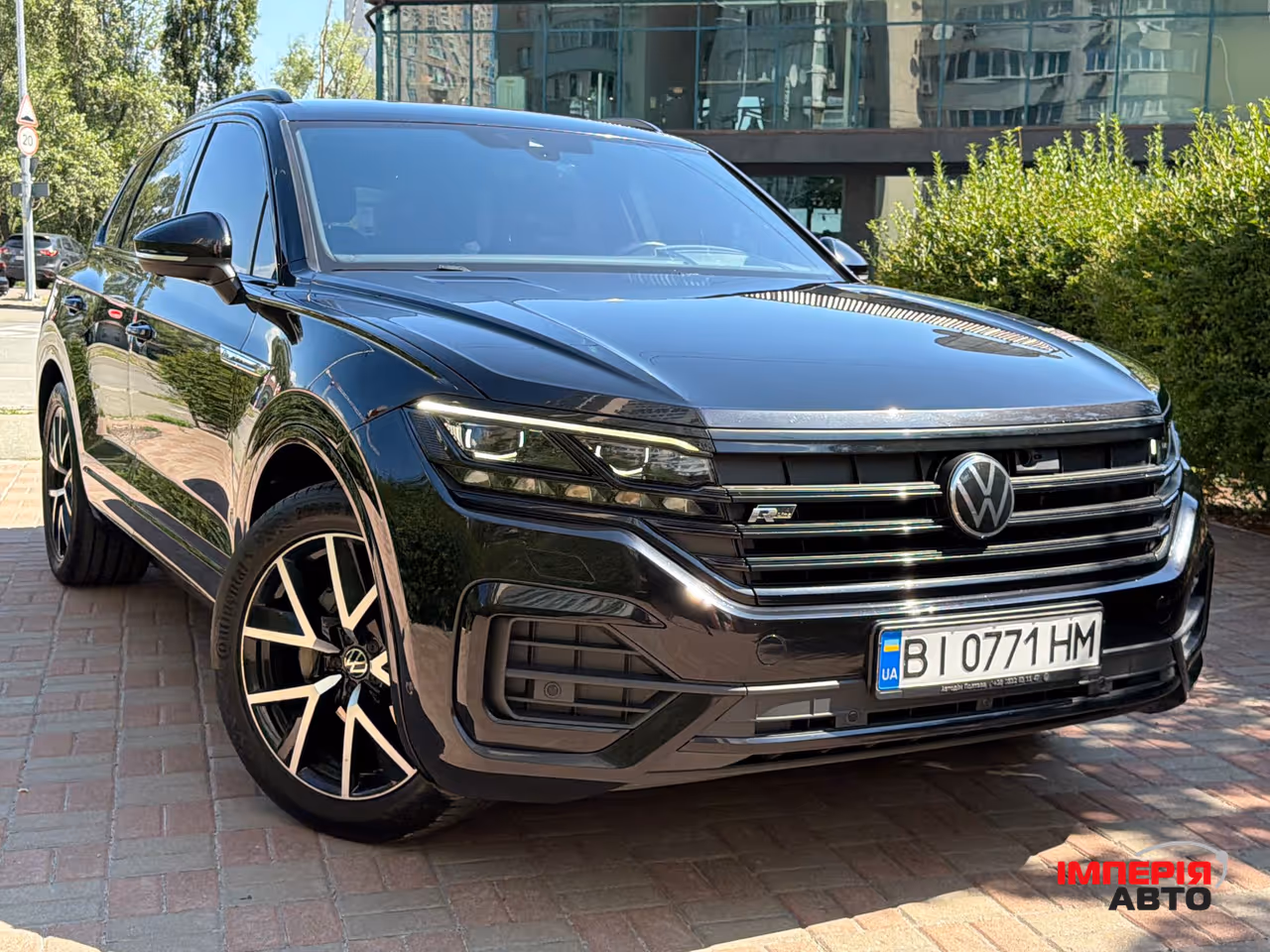Volkswagen Touareg - фото 1
