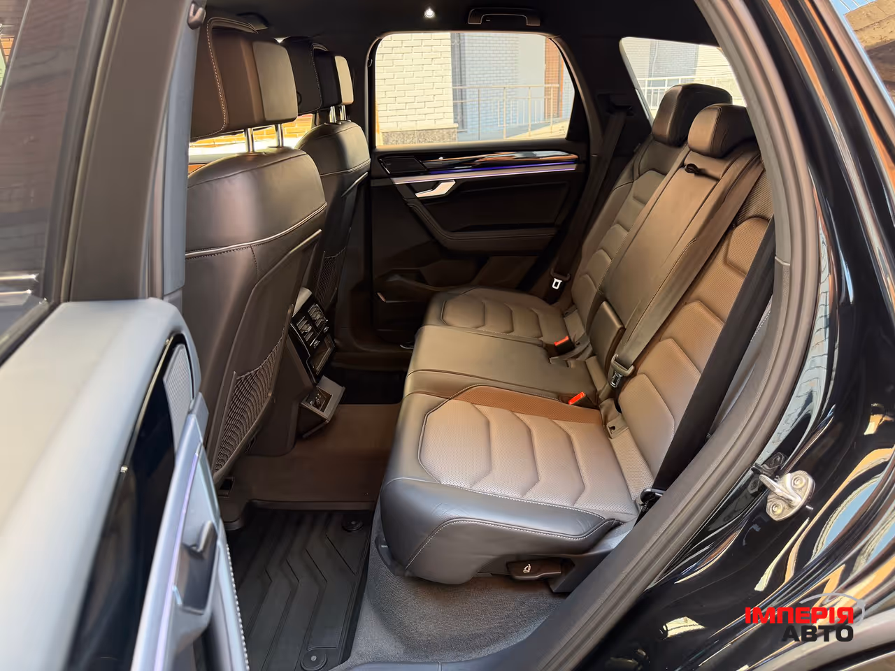 Volkswagen Touareg - фото 18