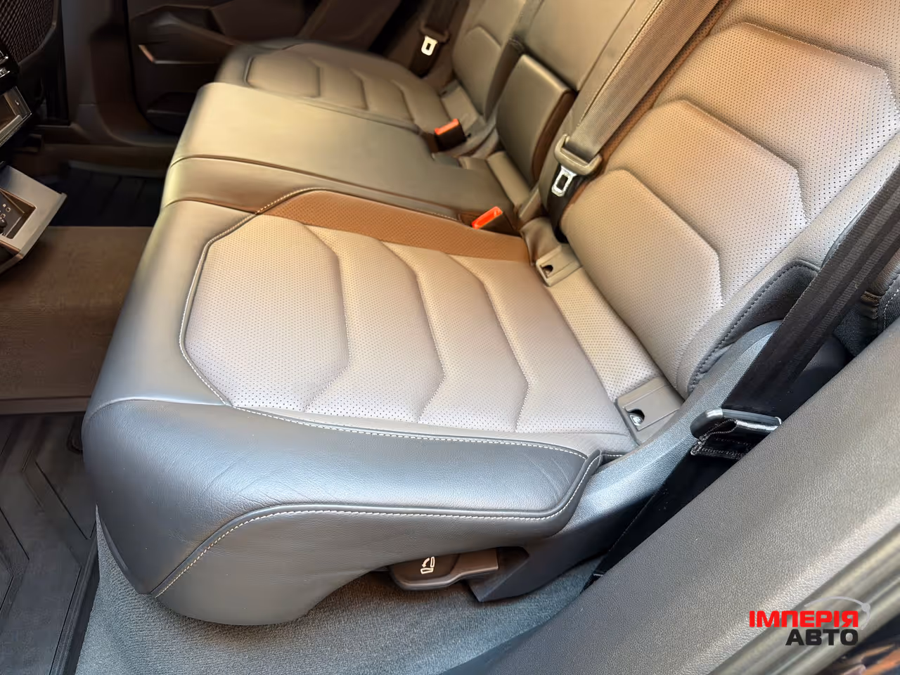 Volkswagen Touareg - фото 19