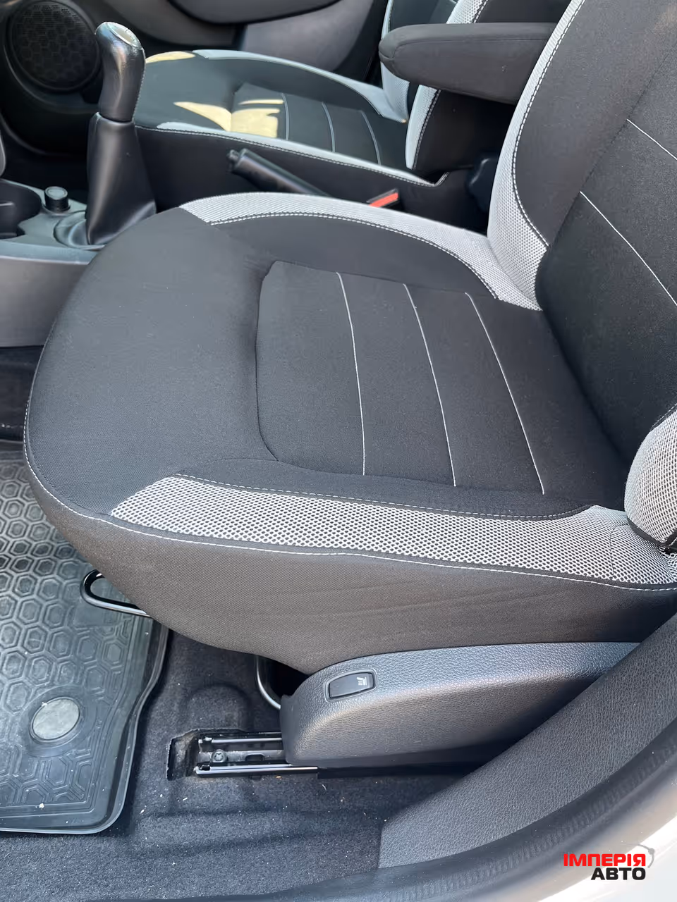 Renault Sandero - фото 17