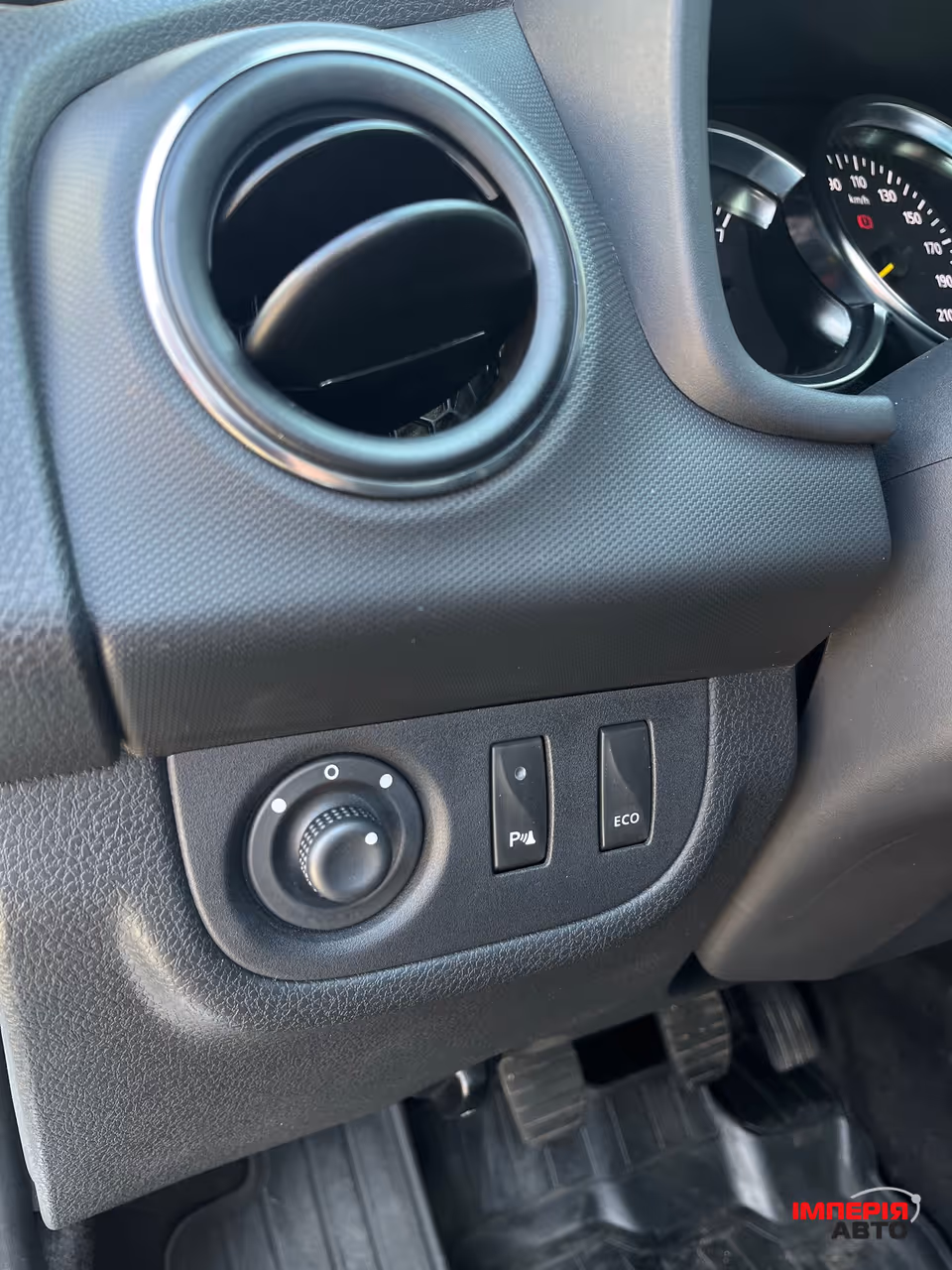 Renault Sandero - фото 18