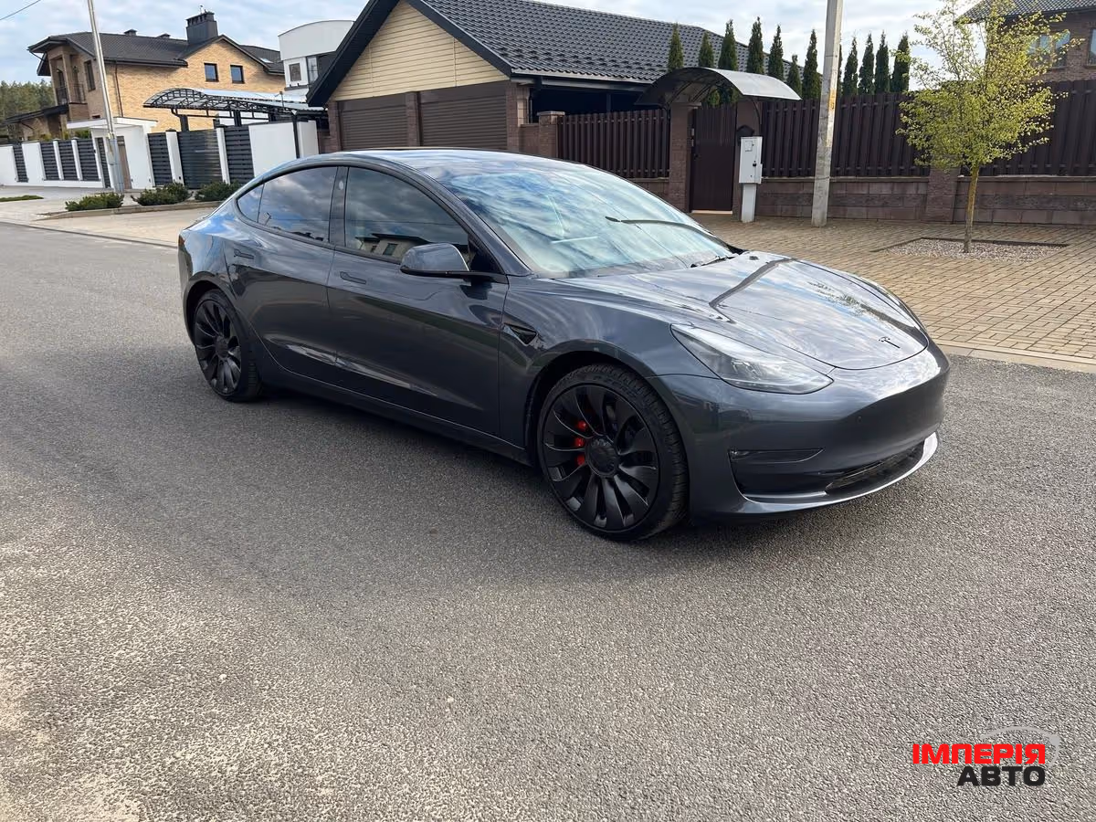 Tesla Model 3 - фото 1