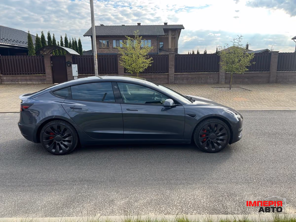Tesla Model 3 - фото 3