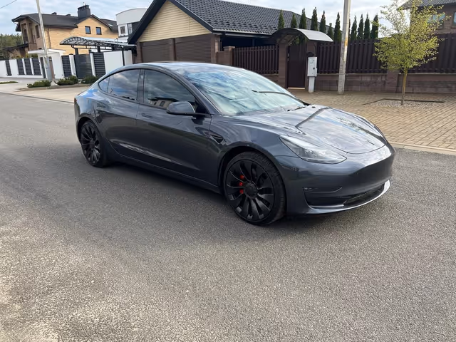 Tesla Model 3 - зображення 1