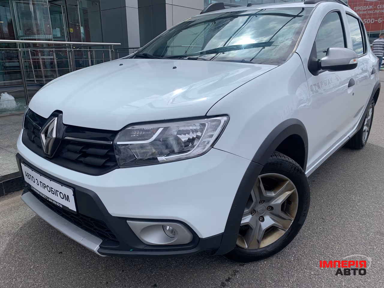 Renault Sandero - фото 1