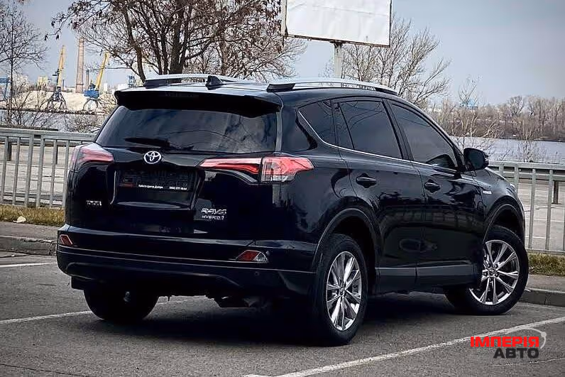 Toyota RAV4 - фото 5
