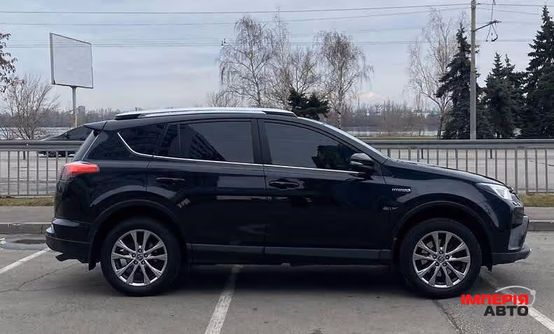 Toyota RAV4 - фото 9