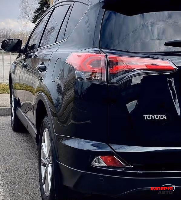 Toyota RAV4 - фото 6
