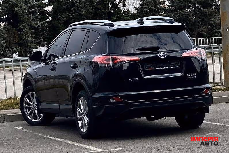 Toyota RAV4 - фото 4