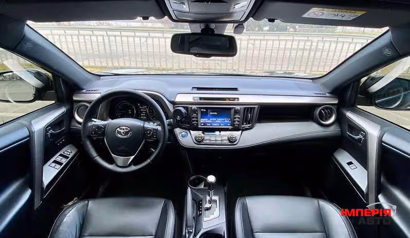 Toyota RAV4 - фото 12