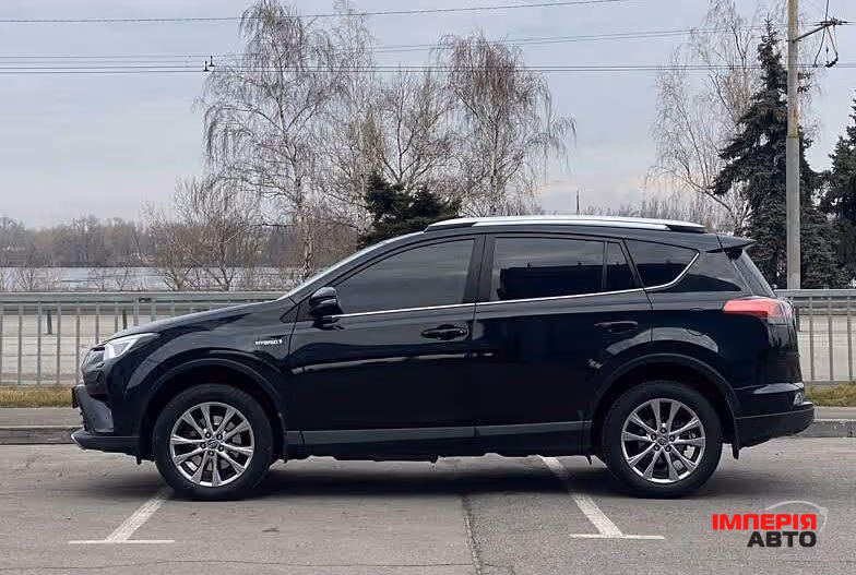Toyota RAV4 - фото 10