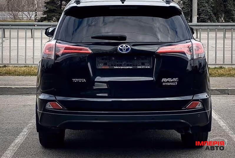 Toyota RAV4 - фото 8