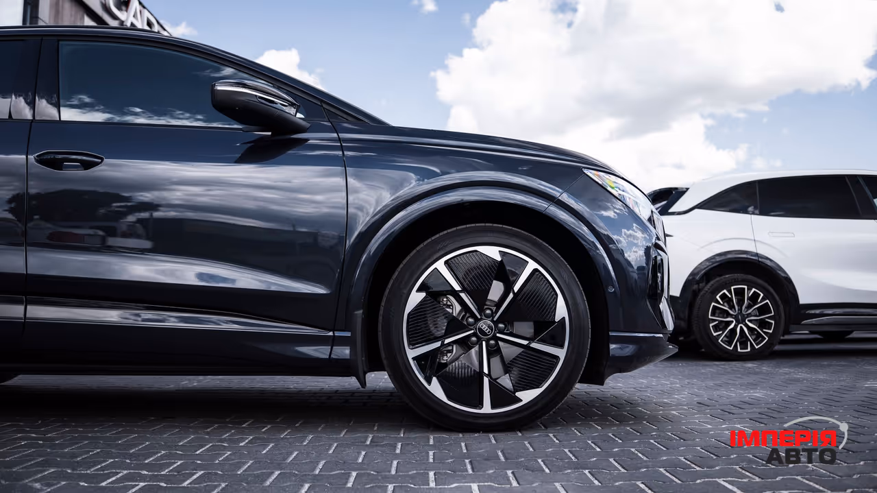 Audi Q4 e-tron - фото 6