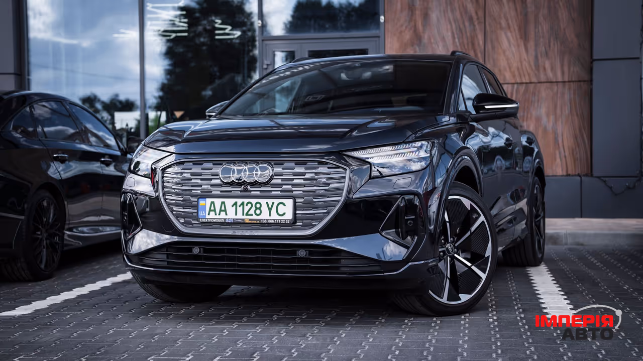 Audi Q4 e-tron - фото 1