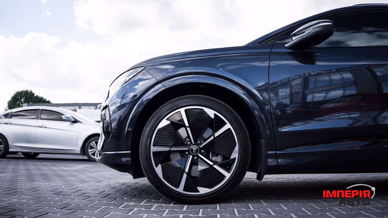 Audi Q4 e-tron - фото 2