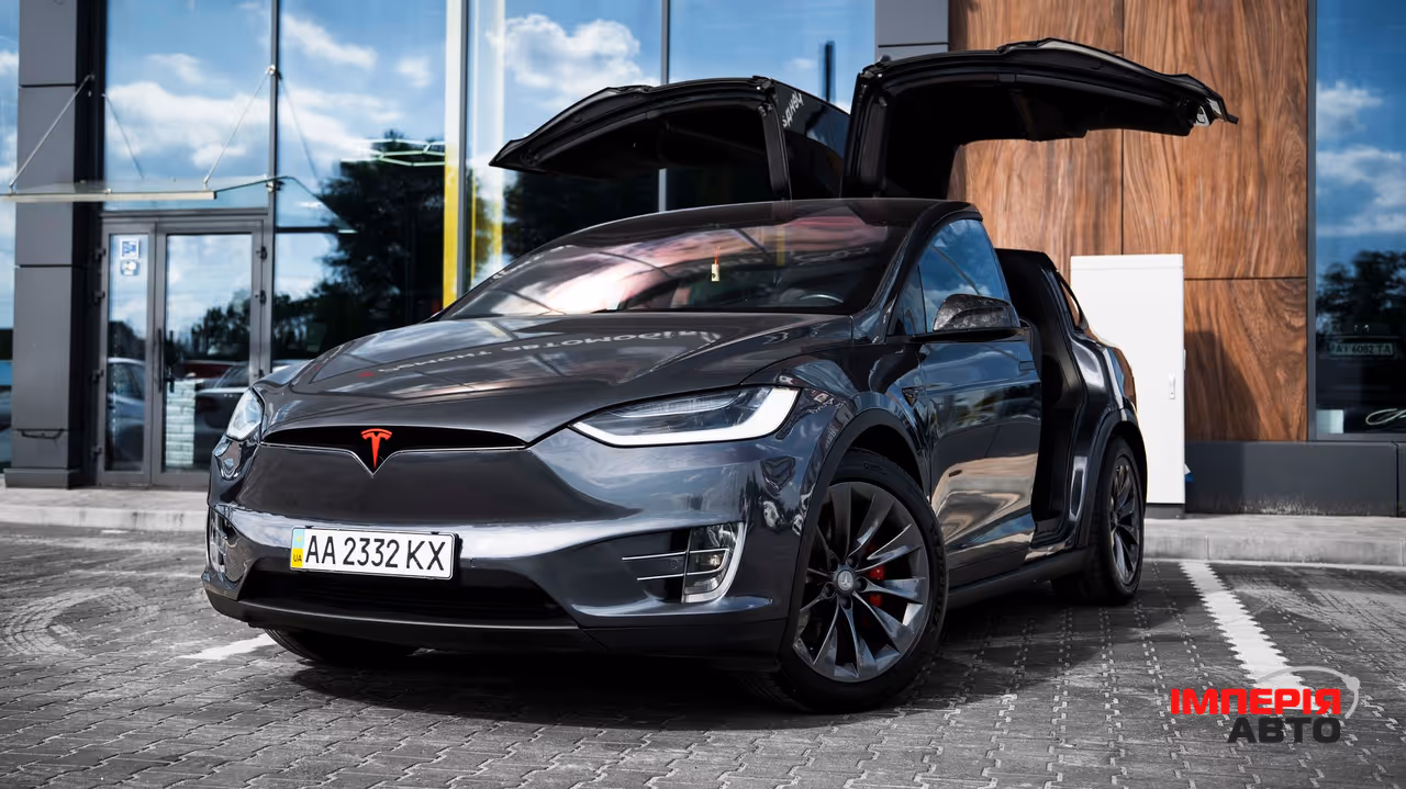 Tesla Model X - фото 1