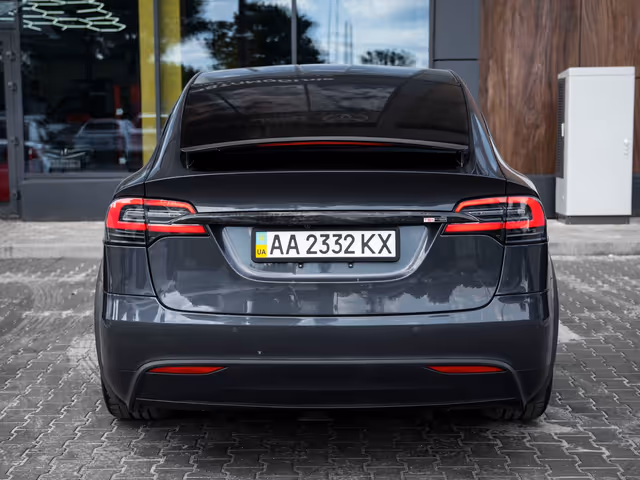 Tesla Model X - зображення 5