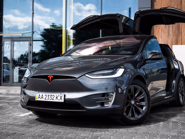 Tesla Model X - зображення 1