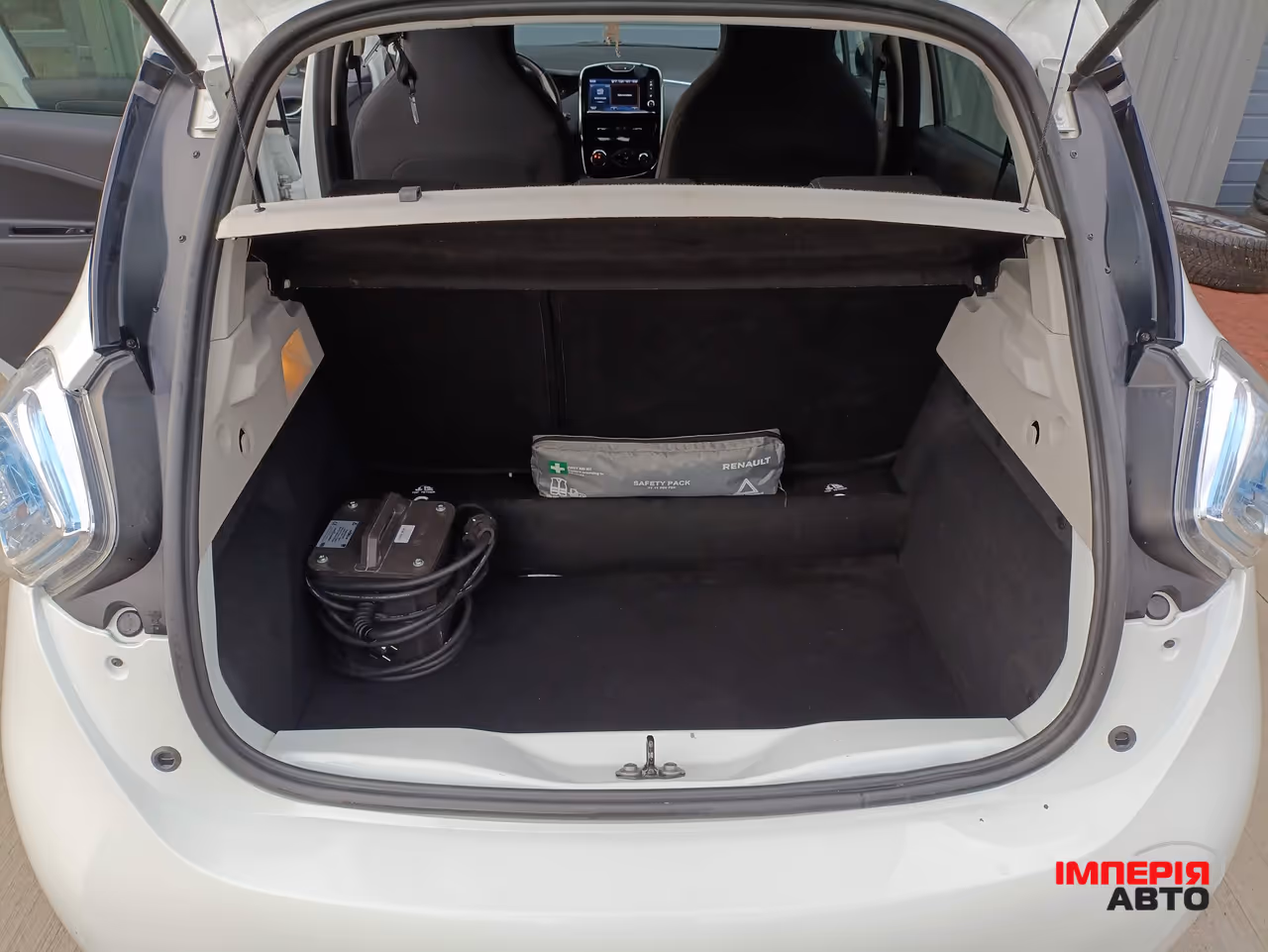 Renault ZOE - фото 30