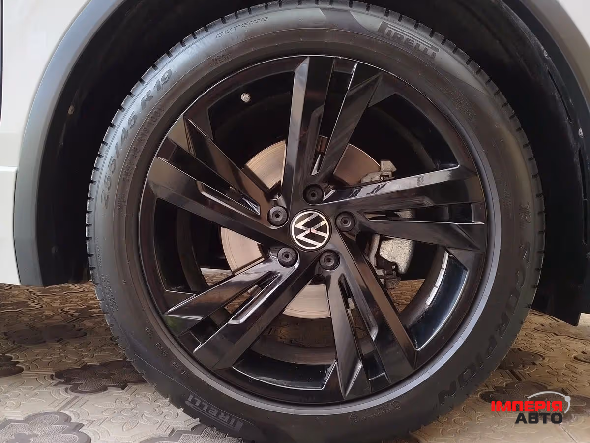 Volkswagen Tiguan - фото 9