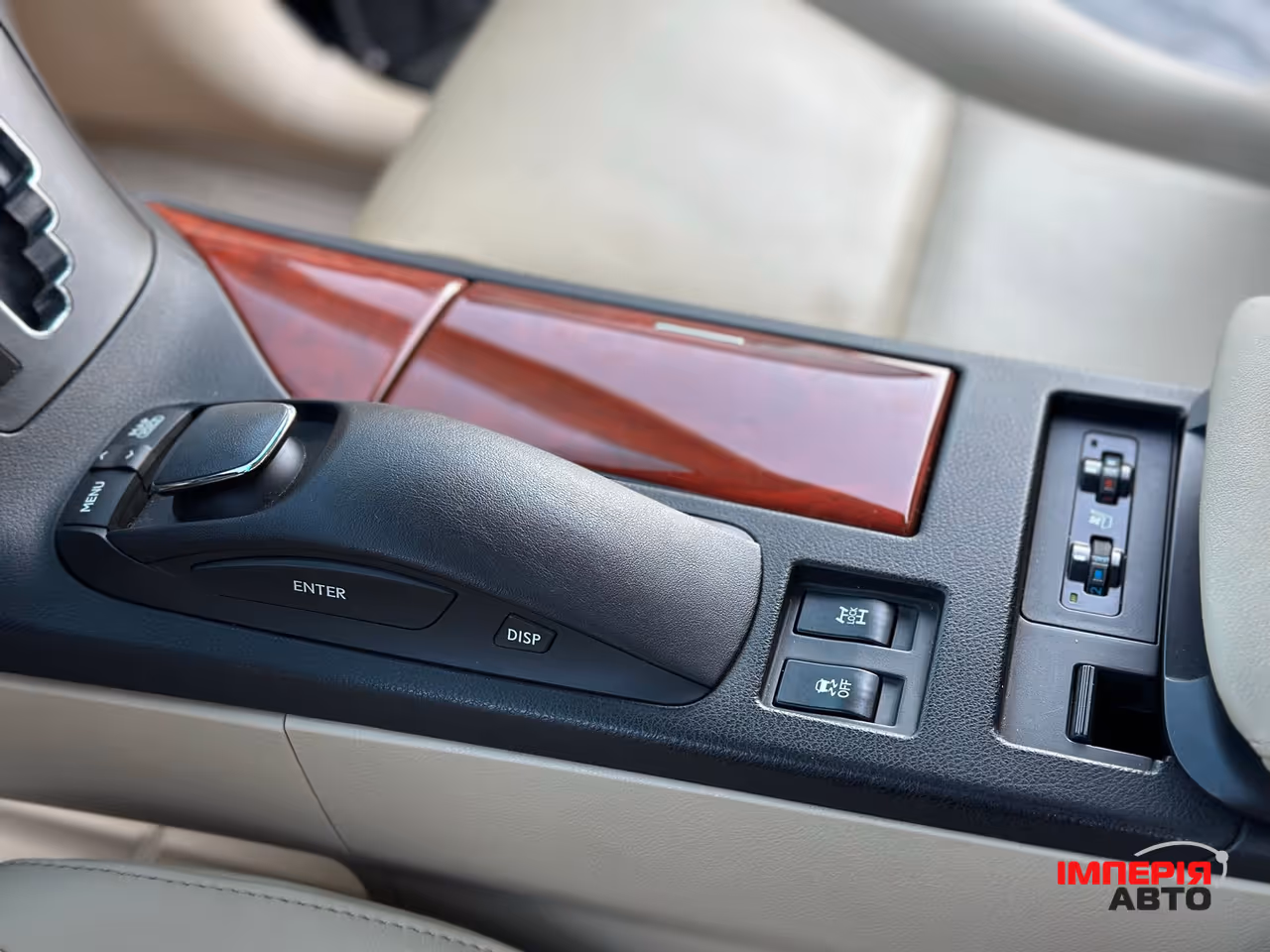 Lexus RX - фото 10