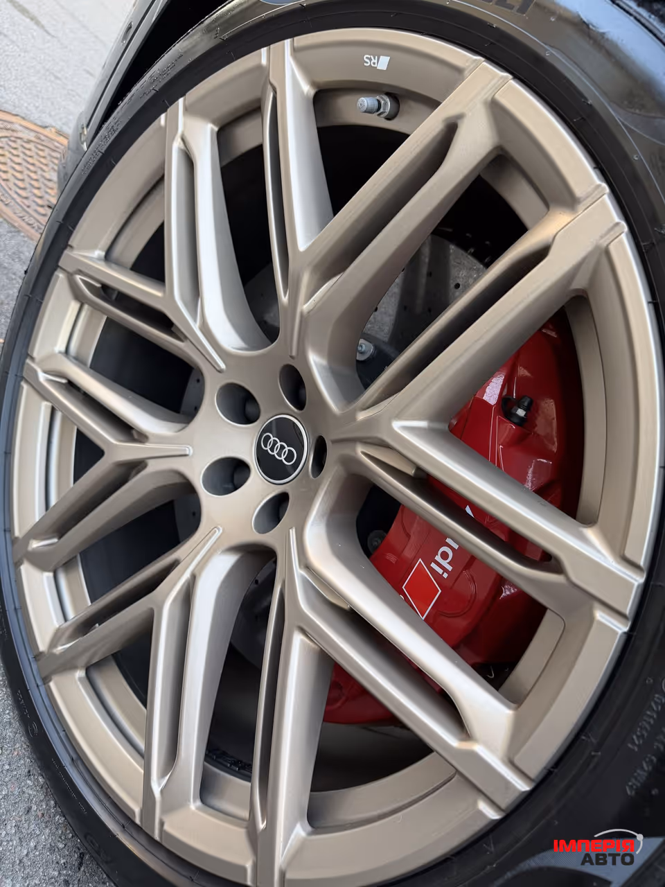Audi RS Q8 - фото 15