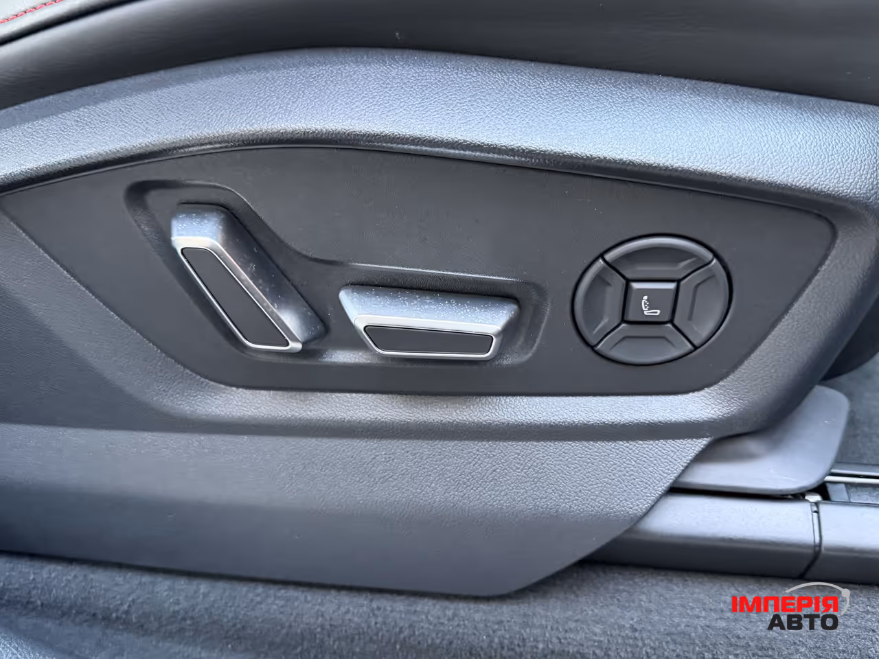 Audi RS Q8 - фото 37