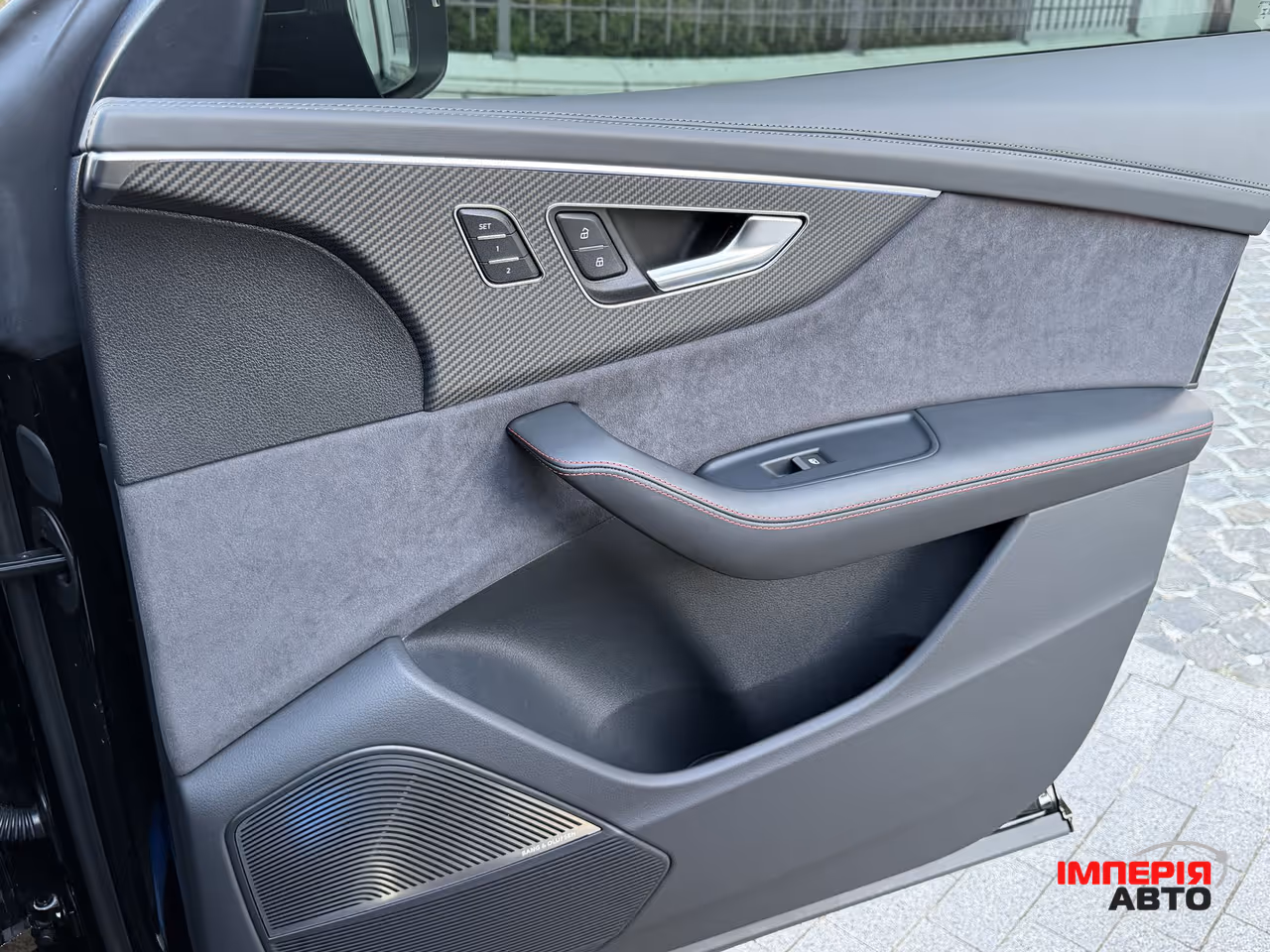 Audi RS Q8 - фото 39