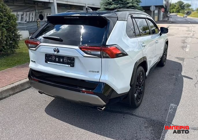 Toyota RAV4 - фото 3