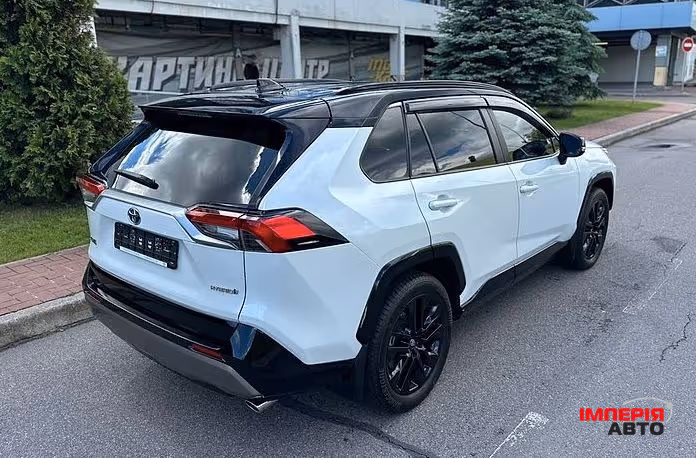 Toyota RAV4 - фото 4