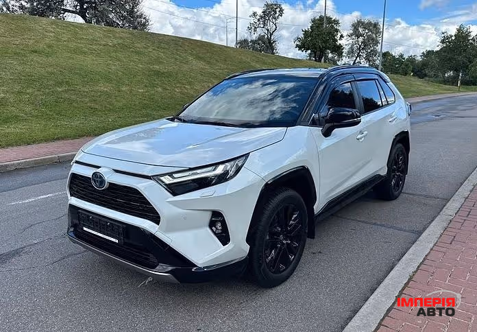 Toyota RAV4 - фото 1