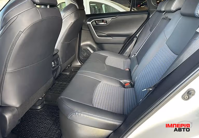 Toyota RAV4 - фото 10