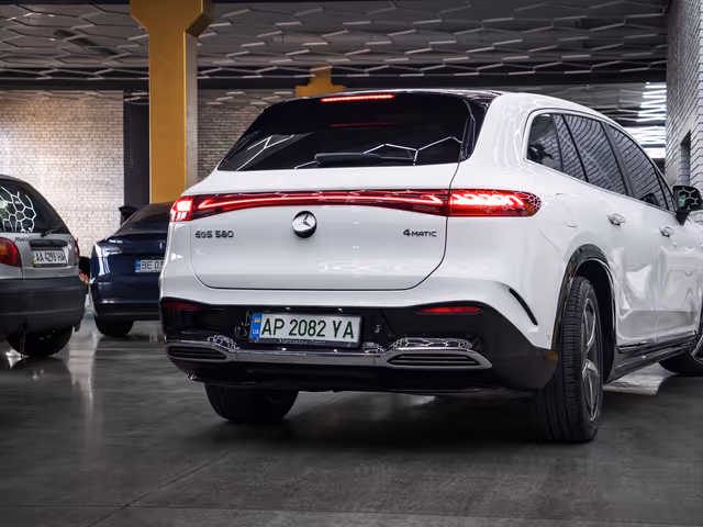 Mercedes-Benz EQS - зображення 5