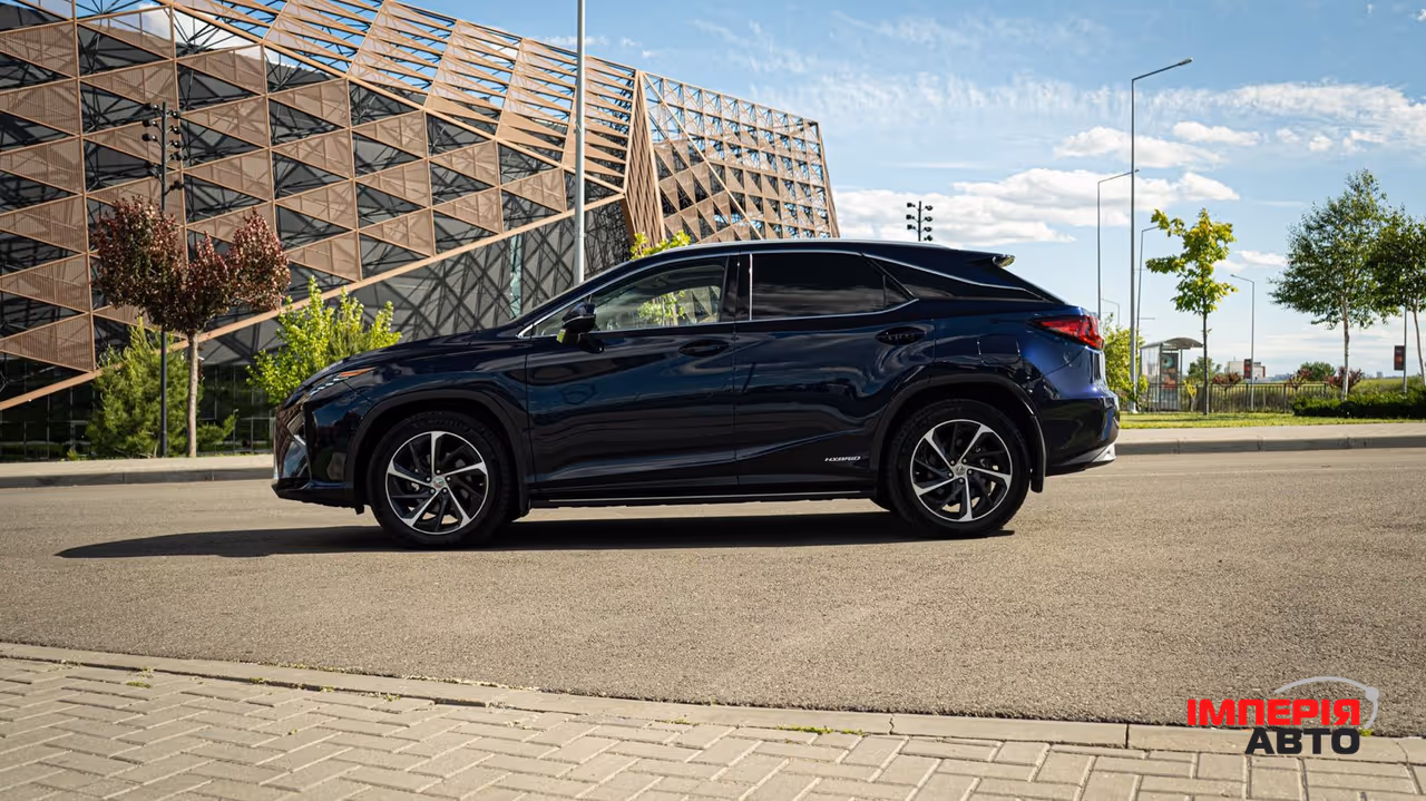 Lexus RX - фото 7
