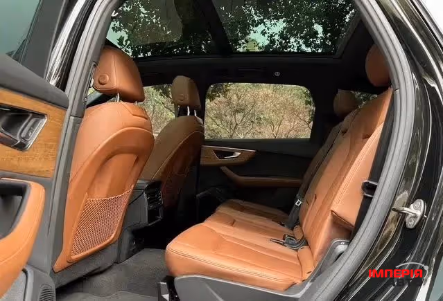 Audi Q7 - фото 12