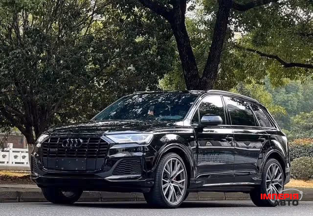 Audi Q7 - фото 1