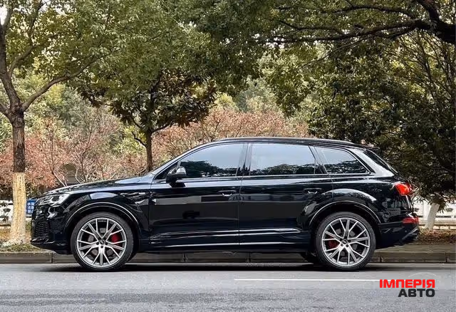 Audi Q7 - фото 7