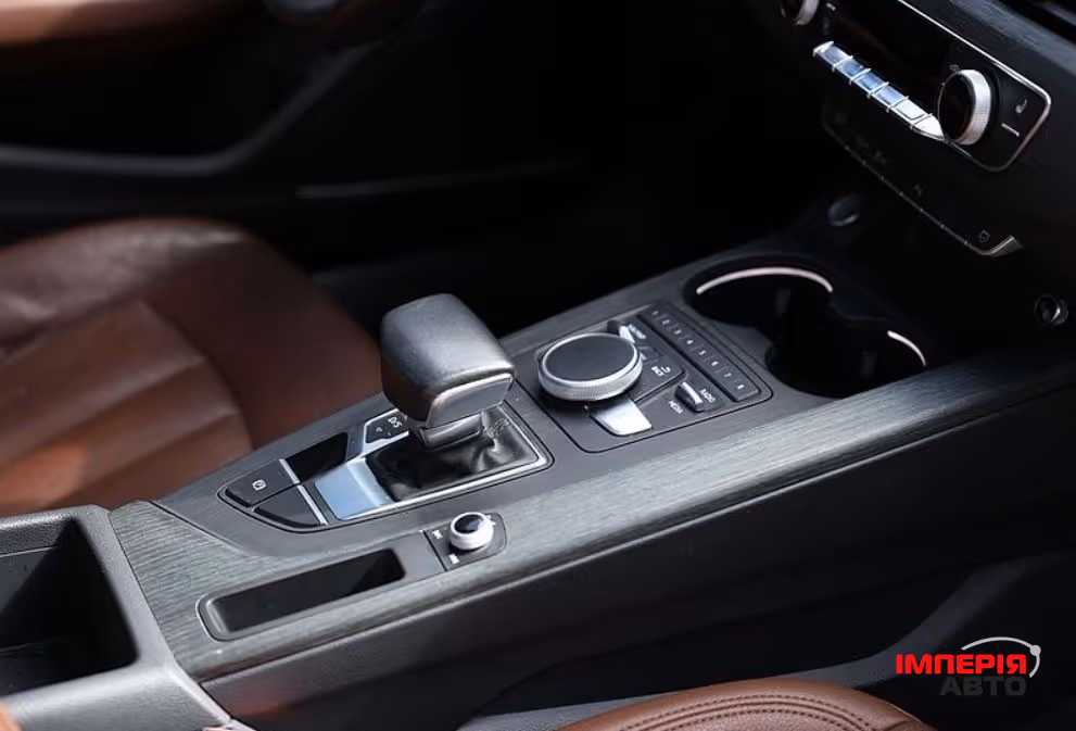 Audi A4 - фото 10