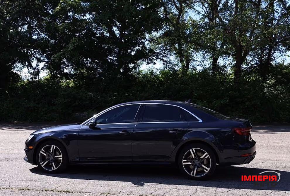 Audi A4 - фото 5