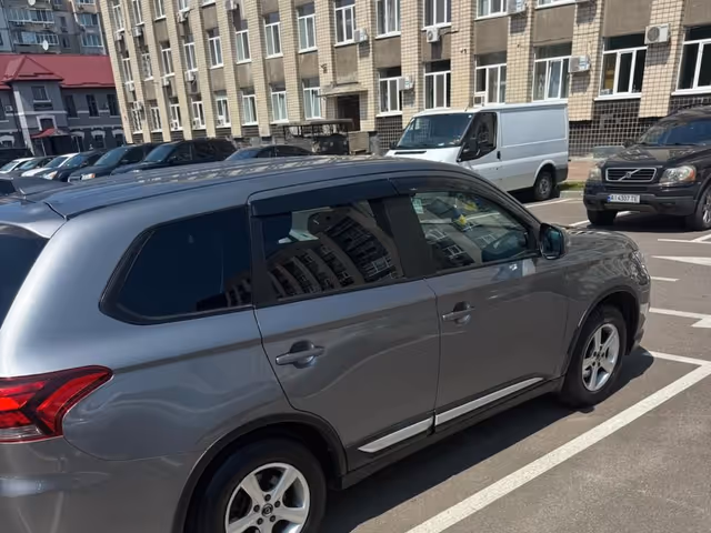 Mitsubishi Outlander - зображення 2